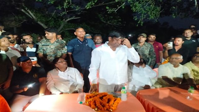 झरिया में रोज 200 हाइवा कोयले की हो रही चोरी, माफिया घराने पर सांसद ढुलू महतो का बड़ा आरोप
