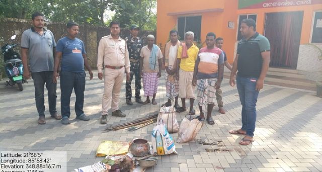 ओडिशा में वन विभाग की बड़ी कार्रवाई: हिरण का कटा सिर, धनुष-तीर और 10 किलो मांस के साथ दबोचे गए चार शिकारी
