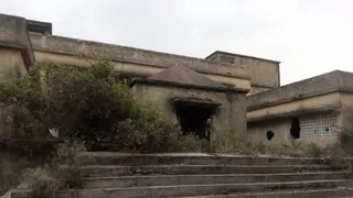 करोड़ों की सरकारी संपत्ति खंडहर में तब्दील, सनदिया पंचायत भवन पर प्रशासन की चुप्पी
