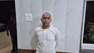 मथुरा पुलिस की गिरफ्त में आरोपी साधु।