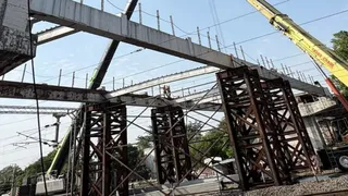 पाली आरओबी का चल रहा काम। जागरण