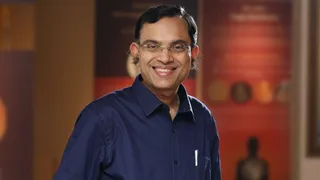 आईआईटी खड़गपुर के निदेशक प्रो. सुमन चक्रवर्ती का वाट्सएप अकाउंट हैक(फोटो: सोशल मीडिया)