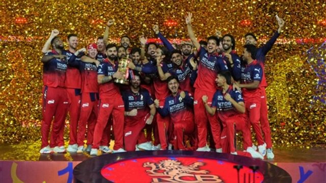 'ई साला कप नामडू', RCB ने लगातार दूसरी बार जीता IPL खिताब; GT पर दर्ज की 'विराट' जीत