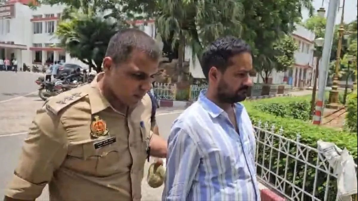 राज्यसभा सदस्य संजय सिंह को पेपर लीक पर छात्रों से चर्चा करने से पुलिस ने रोका, सर्किट हाउस की बिजली काटी