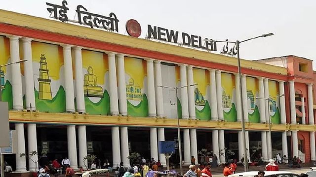 सारण से लापता हुई नौवीं की दो छात्राएं 48 घंटे बाद दिल्ली रेलवे स्टेशन पर मिली, जांच में जुटी पुलिस
