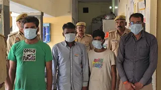 हापुड़ पुलिस ने मानव तस्करी करने वाले एक बड़े गिरोह का पर्दाफाश करते हुए चार आरोपियों को गिरफ्तार किया है।