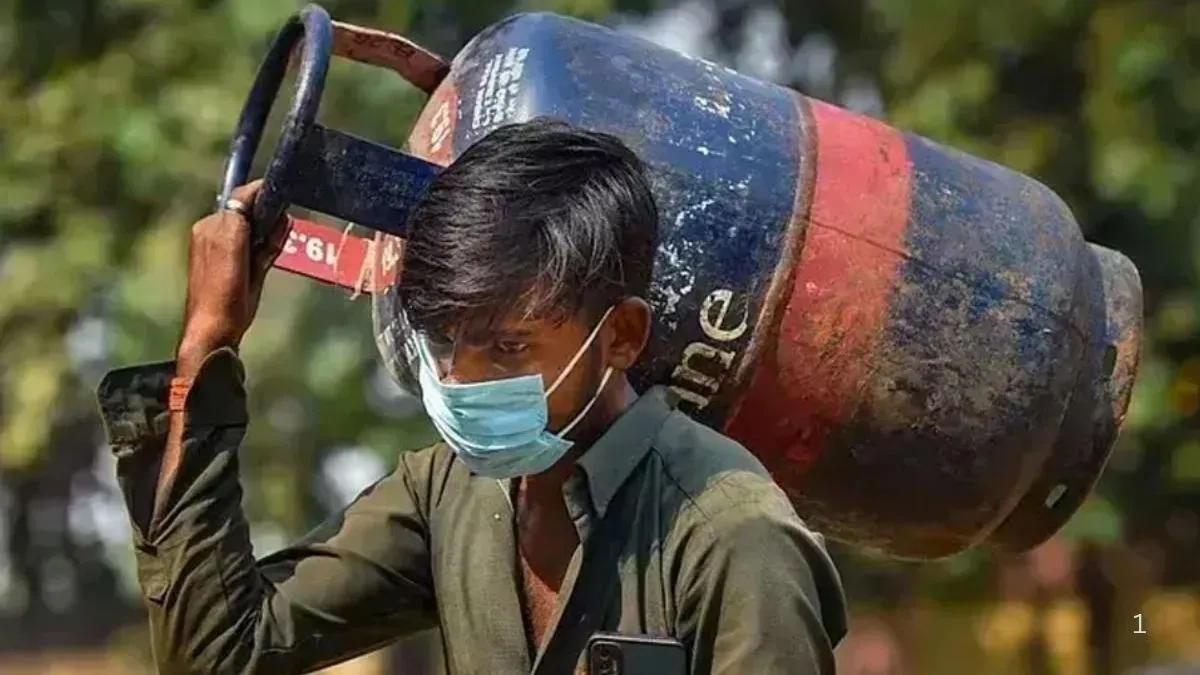 महंगाई में नई चिंता: लगातार दूसरे महीने बढ़े कमर्शियल गैस सिलिंडर की कीमतें, उपभोक्ताओं में बढ़ा तनाव