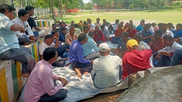 झारखंड में मनरेगा कर्मचारियों ने सरकार के खिलाफ खोला मोर्चा, 2 जून से ग्रामीण विकास मंत्री के घर का करेंगे घेराव
