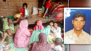 वि लाप करते मृतक के स्वजन और इनसेट में मृतक मुकेश का फाइल फोटो।