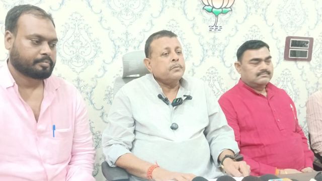 पीएम मोदी से मुलाकात के नाम पर भाजपा नेता पैसे वसूलते हैं? पूर्णिया के BJP जिलाध्यक्ष ने प्रेस वार्ता में दिया जवाब