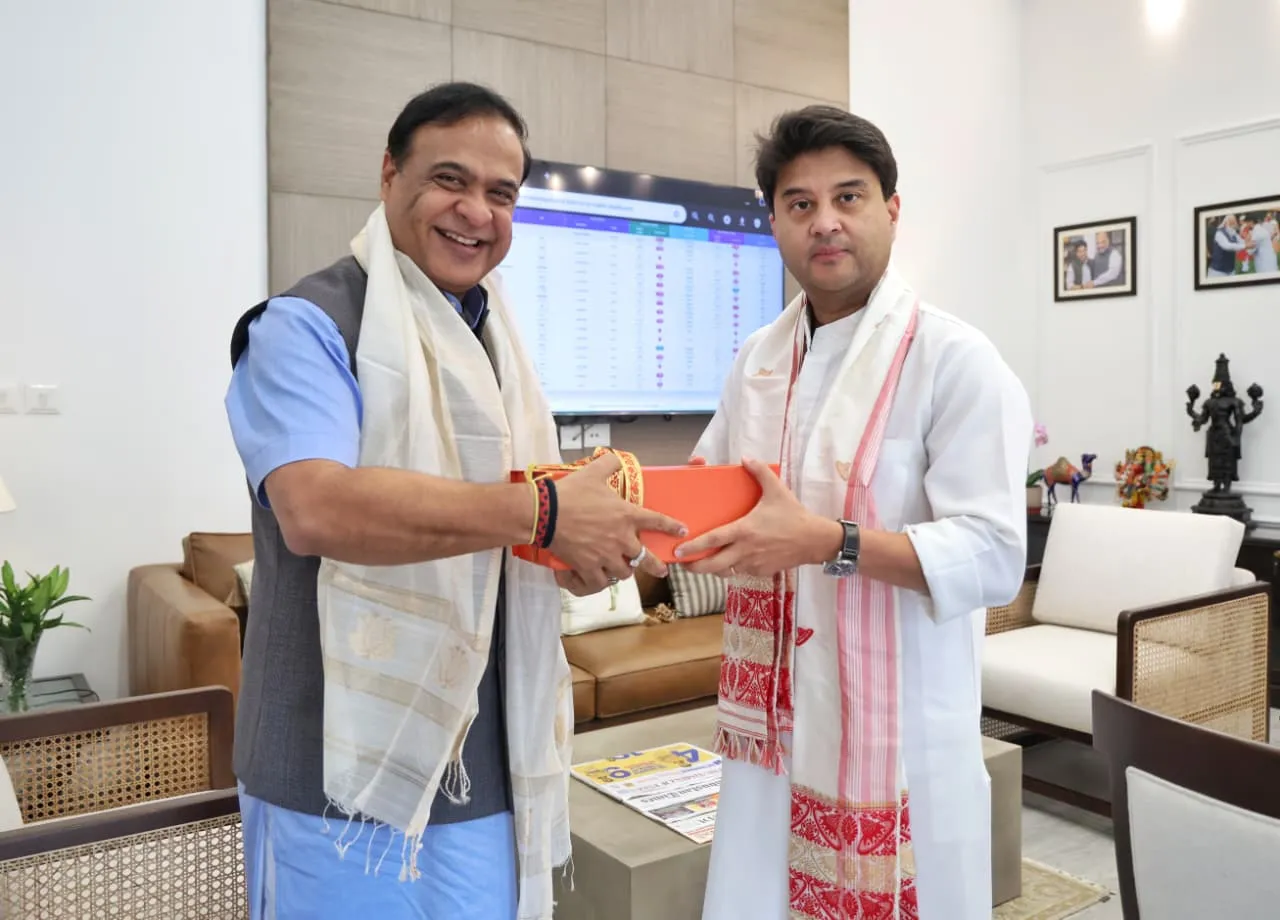 असम के मूंगा रेशम को वैश्विक पहचान दिलाने और बुनकरों को सशक्त बनाने के लिए केंद्र ने 'मिशन स्नेहजोरी' शुरू किया