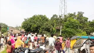 50 फीट ऊंचे मोबाइल टावर पर चढ़ी रांची की युवती