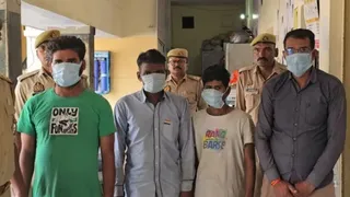 हापुड़ पुलिस ने मानव तस्करी करने वाले एक बड़े गिरोह का पर्दाफाश करते हुए चार आरोपियों को गिरफ्तार किया है।