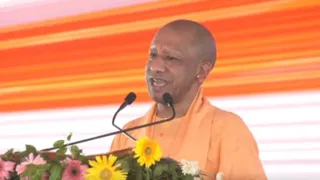 कुशीनगर पहुंचे सीएम योगी ने विपक्षियों पर जमकर निशाना साधा।