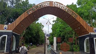 भोपाल स्थित बरकतउल्ला विश्वविद्यालय का मुख्य द्वार। (फाइल फोटो)