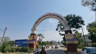 मजीठा के गेट पर लगे बिक्रम मजीठिया के पोस्टर।