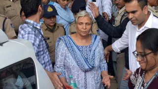 त्विषा केस: जेल में 'द प्रेग्नेंट किंग' पढ़ते हुए न्यायिक हिरासत काट रहा कैदी नंबर 1782 समर्थ सिंह - samarth singh reads the pregnant king in bhopal jail custody