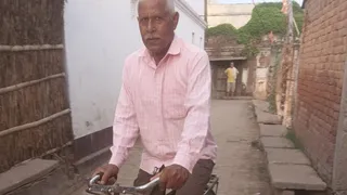 साइकिल से जाते राजाराम। जागरण