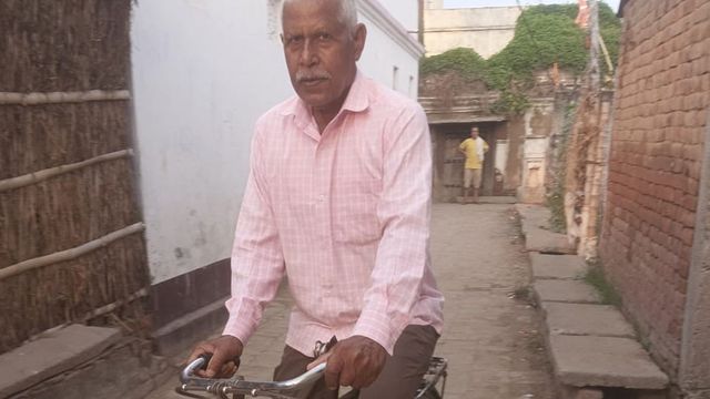 जब मंत्री ने लौटा दी सरकारी गाड़ी, साइकिल से नापा पूरा इलाका; बक्सर की प्रेरक कहानी
