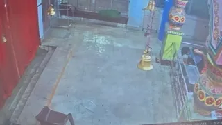सूर्य मंदिर का ताला तोड़कर दानपेटी से नकदी चोरी