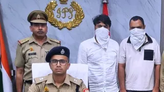 जानकारी देते पुलिस अधिकारीी।