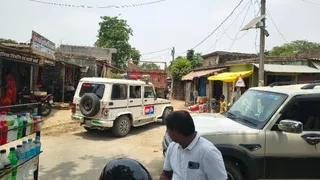 पुलिस के आगे-आगे दौड़ता रहा ओवरलोड ट्रक