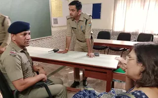 बाल आयोग की टीम द्वारा अचानक की गई कार्रवाई से संस्थान स्टाफ में मचा हड़कंप। जागरण
