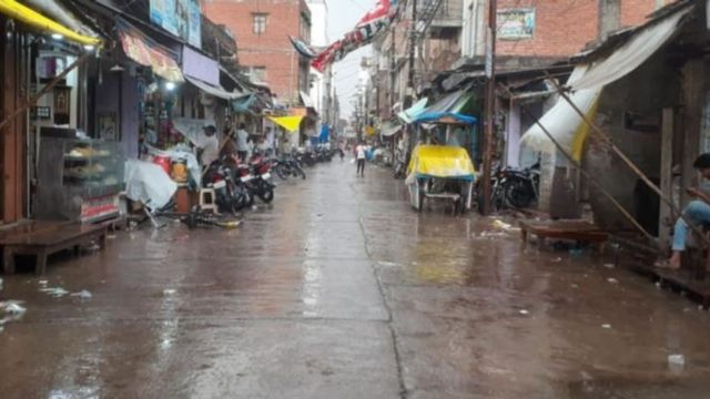 मैनपुरी में मौसम ने ली करवट, तेज धूप ने दिनभर झुलसाया; शाम की बूंदाबांदी से मिली राहत