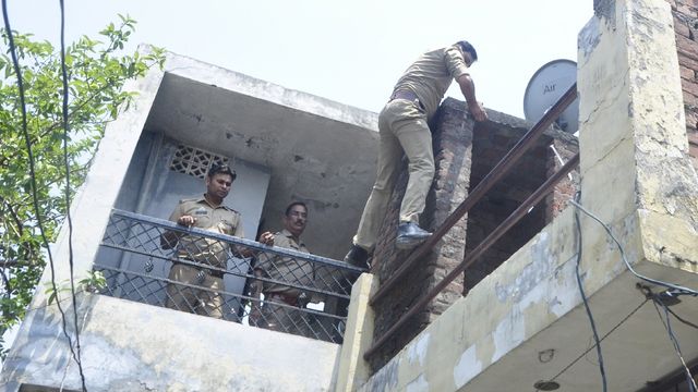 20 दिन से घर से नहीं निकलने वाले युवक ने LPG चूल्हा जलाकर खुद को कमरे में बंद किया, घंटों चला हाईवोल्टेज ड्रामा 
