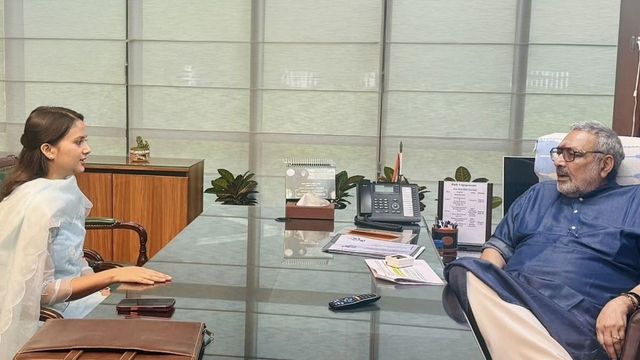 भागलपुर में खुलेगा सिल्क पार्क, 5000 लोगों को मिलेगा रोजगार; केंद्रीय मंत्री से मिलीं कोमल कृति
