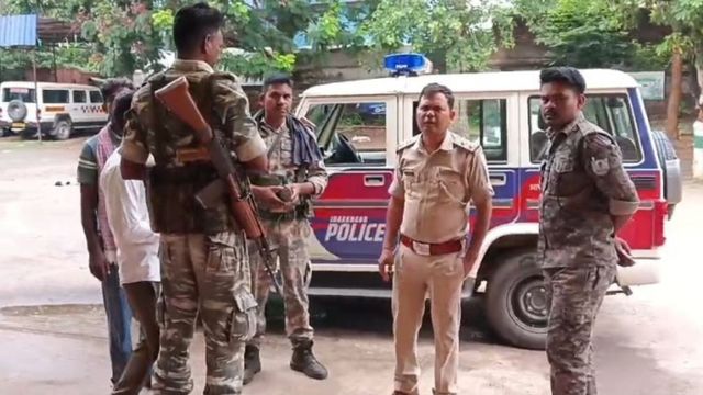 मधुपुर में सड़क हादसा, मामा के घर जा रहे मां-बेटे की सड़क हादसे में मौत
