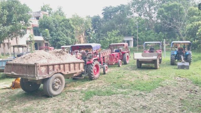 खगड़िया में अवैध खनन पर बड़ी कार्रवाई, अगुवानी घाट से 6 ट्रैक्टर जब्त
