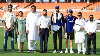 भारतीय क्रिकेट टीम के कप्तान शुभमन गिल और गुरनूर बराड़ को मिला विशेष सम्मान।