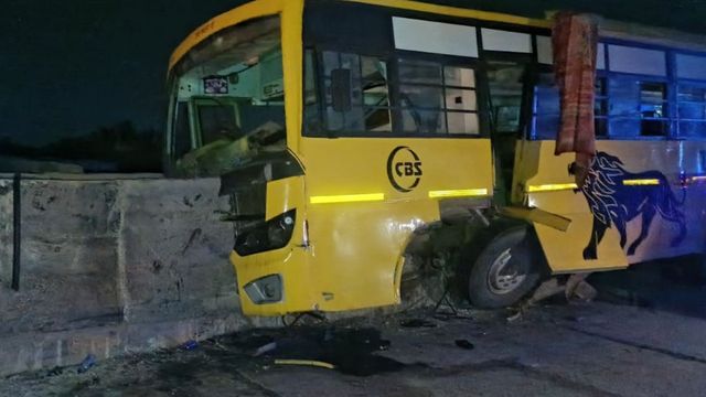 बिजनौर में हरिद्वार-नैनीताल हाईवे पर बस डिवाइडर से टकराई, मची चीख-पुकार; एक की मौत और 31 लोग घायल
