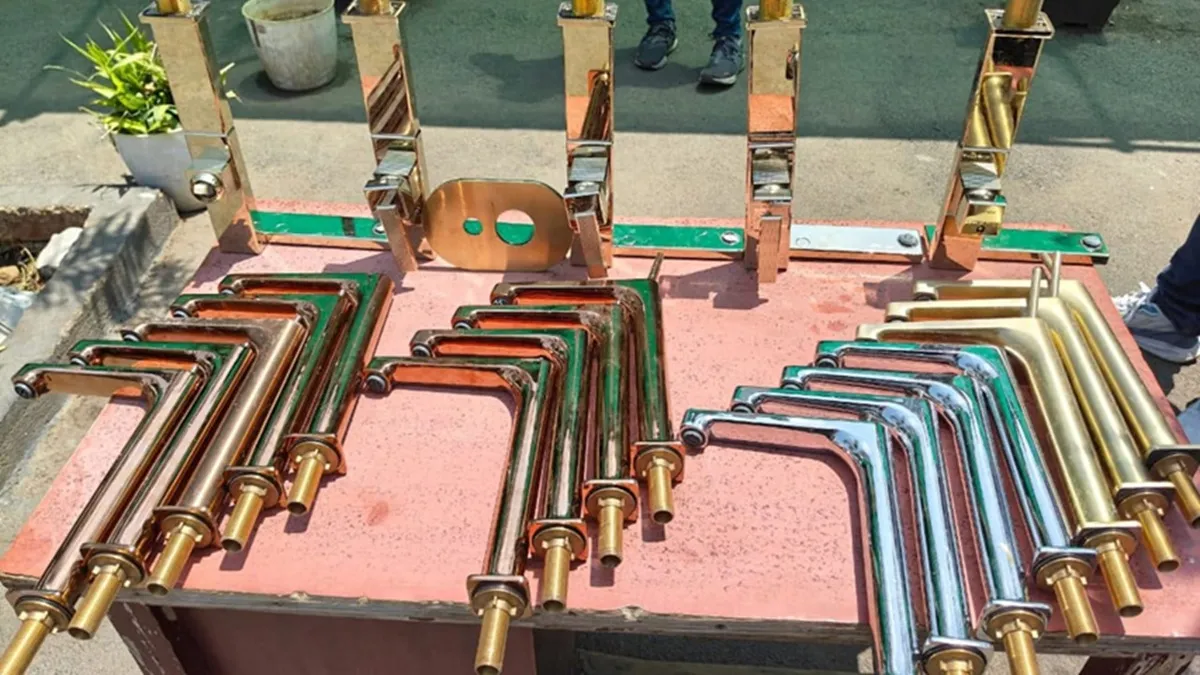 गर्लफ्रेंड को देना था आईफोन का तोहफा, बन गए चोर; चुरा ले गए 65 लाख के लग्जरी नल