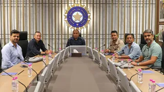 खत्म हुई मीटिंग।