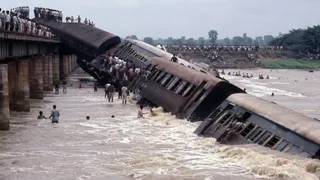 1981 Bihar Train Accident: भारतीय रेल का वो सबसे काला दिन! जानिए सबसे भीषण रेल हादसा जब बागमती नदी में समा गई थी पूरी ट्रेन train acident 1780752525608 m