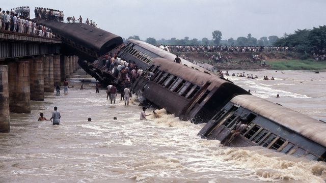 आज ही के दिन बागमती नदी में समा गई थी ट्रेन, 286 लोगों की मौत ने दहला दिया था देश
