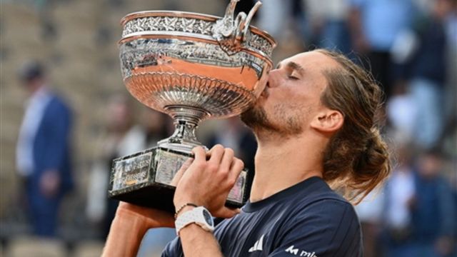 French Open 2026: एलेक्जेंडर ज्वेरेव ने फ्रेंच ओपन का खिताब जीतकर रचा इतिहास, 125 मैच और 30 सालों का इंतजार किया खत्म
