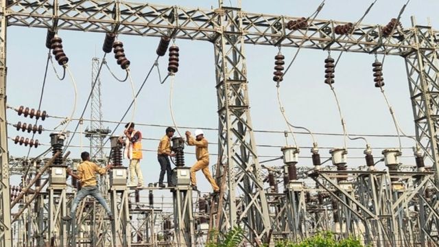 ट्रांसफार्मर खराबी से भोजपुर जिले के बड़े क्षेत्र में बिजली संकट, इनवर्टर भी हुए फेल; रोटेशन से सप्लाई
