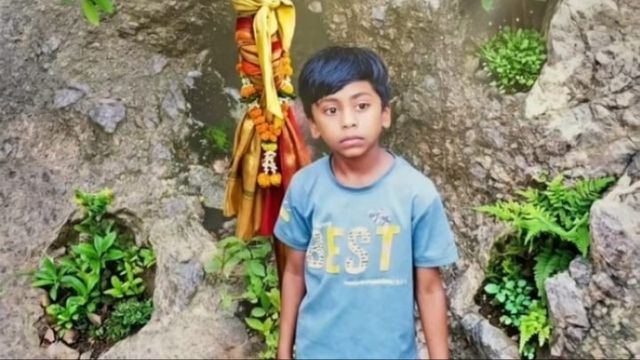 झारखंड: रात में सांप मारकर सोये, सुबह पिता-पुत्र की हुई मौत; तीनों का हुआ अंतिम संस्कार
