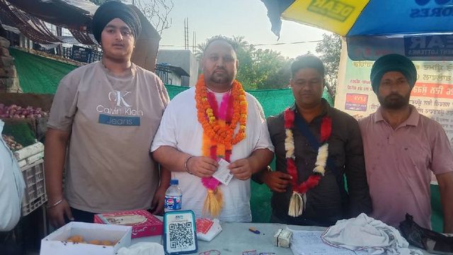 किसान की चमकी किस्मत: छोले भटूरे खाने आया था, पैसे छुट्टे न होने पर खरीद ली लॉटरी; जीते डेढ़ करोड़ रुपये
