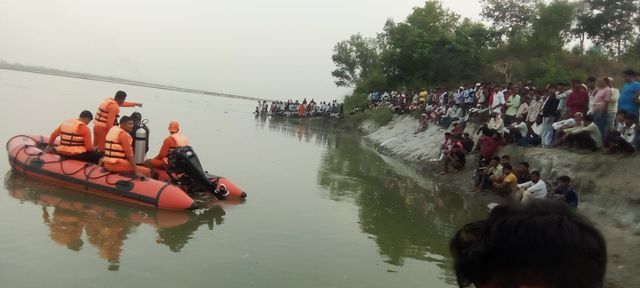 बुलंदशहर में वीडियो बनाते समय हादसा: गंगा में डूबे अमरोहा के सात युवक, पांच बचे; दो की तलाश जारी
