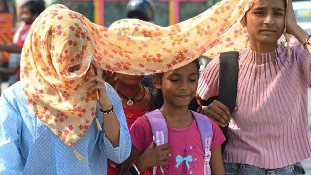 एटा में 45 डिग्री पारे और 28 किमी प्रति घंटा लू से जनजीवन बेहाल; हल्की बारिश जल्द ला सकती है राहत
