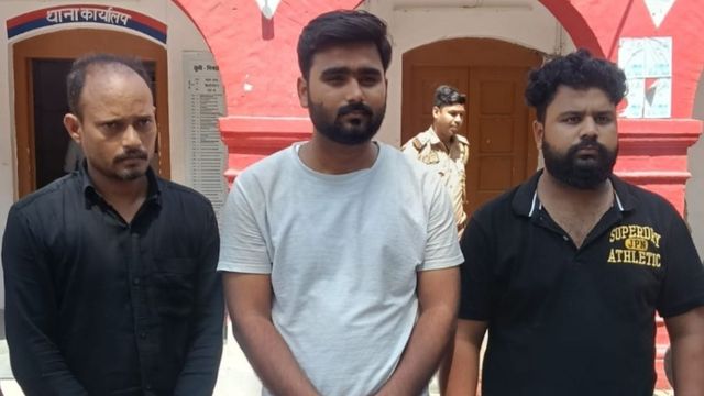 एक असली नोट के बदले देते थे तीन नकली नोट, 13.95 लाख रुपये के नकली नोट के साथ तीन गिरफ्तार
