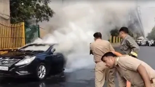 अग्निशमन टीम ने एक गाड़ी की मदद से आग को बुझाया। गनीमत रही कि कोई जनहानि नहीं हुई। वीडियो ग्रैब