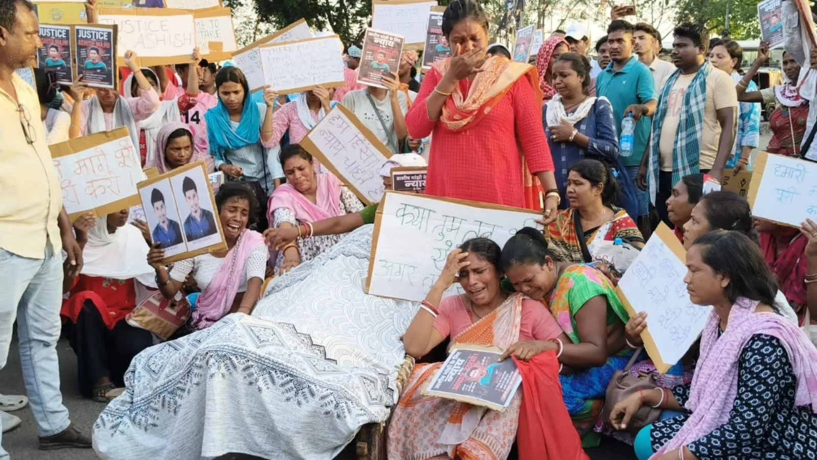 टाटानगर हादसे के पीड़ित परिवार को नौकरी और ₹12 लाख मुआवजे का प्रस्ताव, लिखित गारंटी पर अड़ा परिवार
