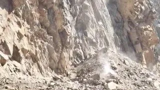 इस यात्राकाल में अब तक पत्थर गिरने से हो चुकी है तीन श्रद्धालुओं की मौत और पांच घायल।