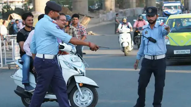 सावधान! लंबित चालान भरो या गाड़ी गंवाओ, जम्मू ट्रैफिक पुलिस ने 1 हफ्ते में 280 अवैध वाहन पकड़े, 3000 ब्लैक लिस्ट