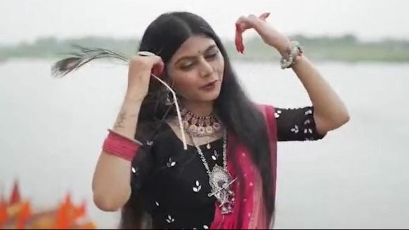यूपी की शिवांगी के भजन वायरल, अनूप जलोटा की शिष्या ने किया मंत्रमुग्ध, बचपन से ही संगीत के प्रति लगाव
